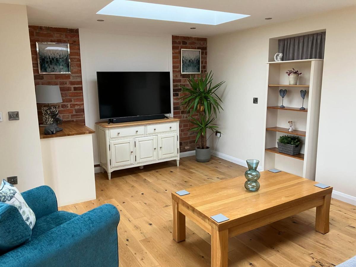 Honeyberry Cottage -Part Of Alton Cottages Exteriör bild